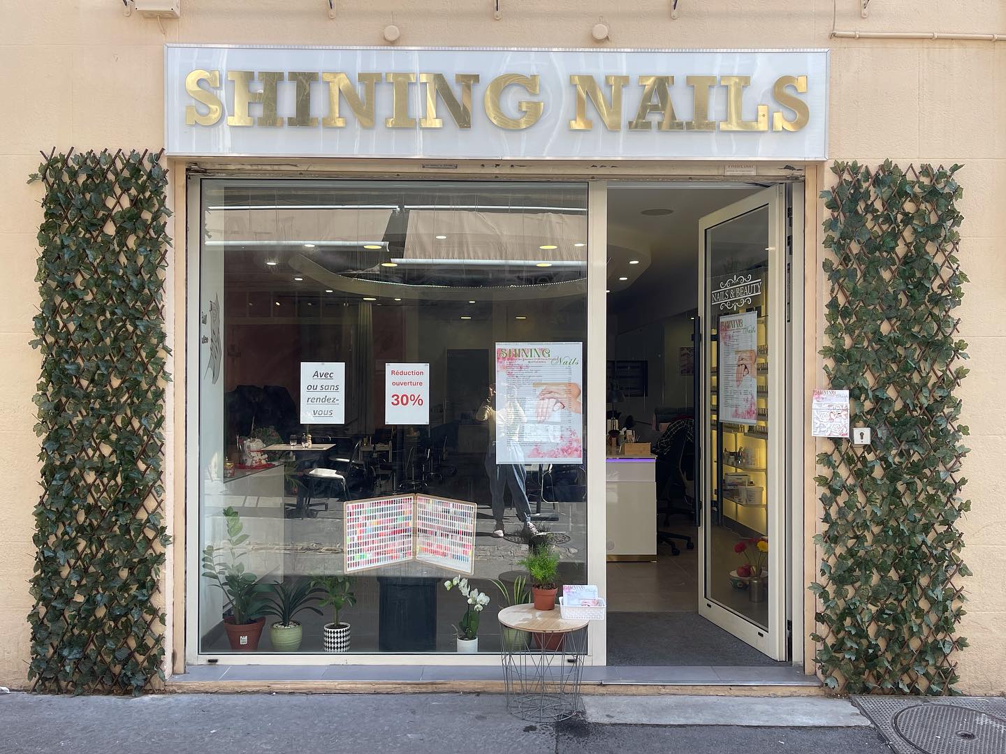 Extérieur Shining Nails